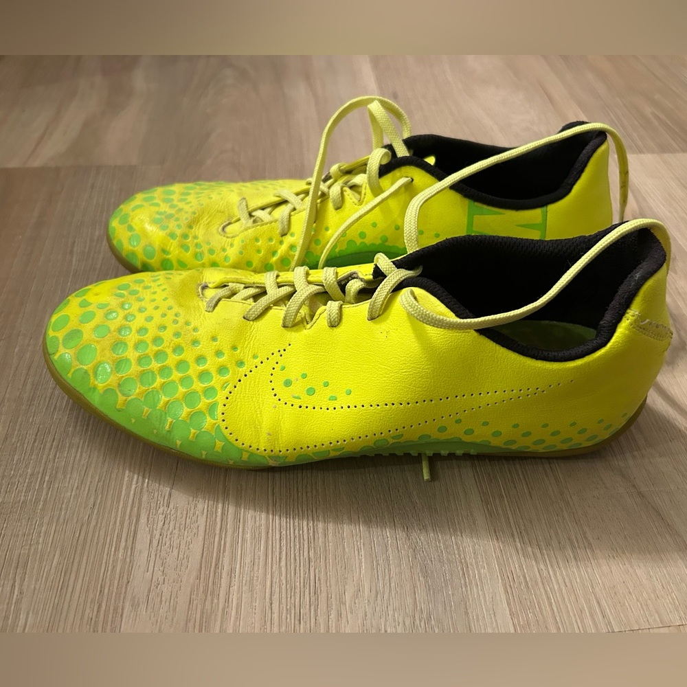 Nike Elastico Finale Indoor Soccer Shoes (10.5)